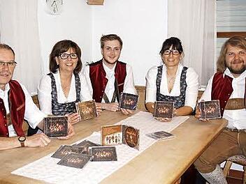 "Auszeit Musi", das sind Erwin Söder, Sonja Söder, Kilian Söder, Miriam Voll und Florian Söder.  Foto: Marion Eckert