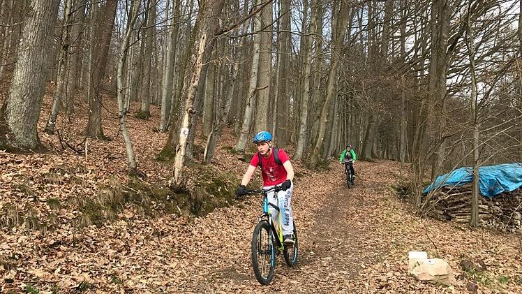 Touren durch den Wald geh&ouml;rten ebenso zur Ausbildung der AG-Teilnehmer wie...