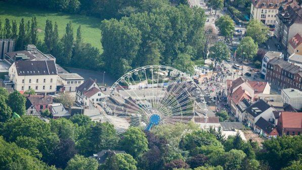 Auch 2019 geht es auf der Erlanger Bergkirchweih wieder rund - und das mit einigen Neuheiten. Foto: Christoph Thümmler/berch.info
