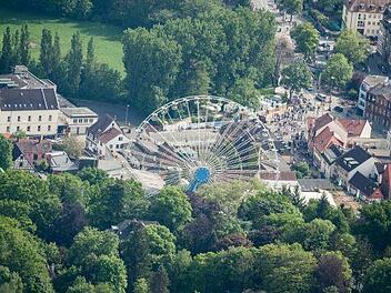 Auch 2019 geht es auf der Erlanger Bergkirchweih wieder rund - und das mit einigen Neuheiten. Foto: Christoph Th&uuml;mmler/berch.info