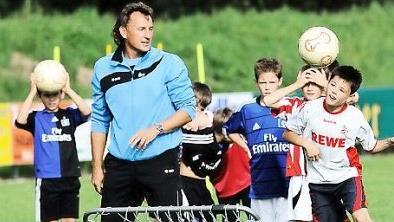 Als Jugendtrainer engagiert sich der Ex-Profi für den VfL Wolfsburg und sichtet Talente in den Schulen.  Fotos: privat