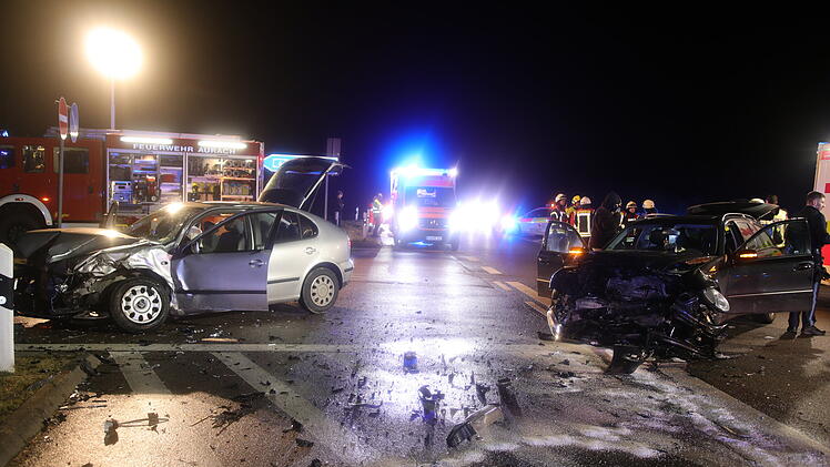 Kreis Ansbach: Fahranfänger (18) verursacht schweren Unfall an der A6 - sieben Menschen verletzt