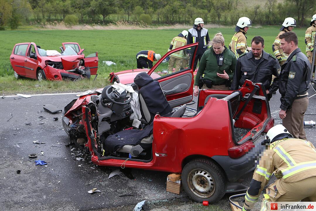 Unfall bei Haßfurt: Autos kollidieren frontal