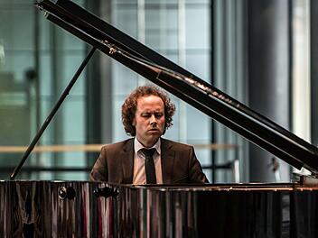 Die neue Saison der Gesellschaft der Musikfreunde Coburg bietet auch ein Wiederhören it dem Pianisten Alexander Schimpf.Foto: Archiv/Jochen Berger