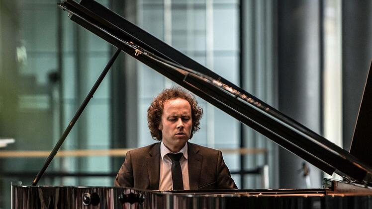 Die neue Saison der Gesellschaft der Musikfreunde Coburg bietet auch ein Wiederhören it dem Pianisten Alexander Schimpf.Foto: Archiv/Jochen Berger
