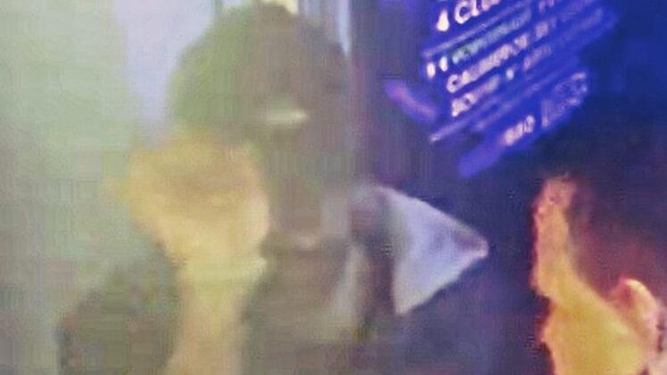 Die Polizei sucht nach diesem Mann - und bittet die Bevölkerung um Hilfe. Foto: Polizei