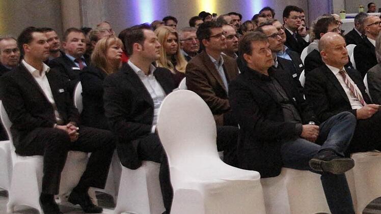 In einer Feierstunde mit Vertretern aus Politik, Kirche und Verwaltung wurde das neue Lidl-Logistikzentrum in der Forchheimer Büg eingeweiht.