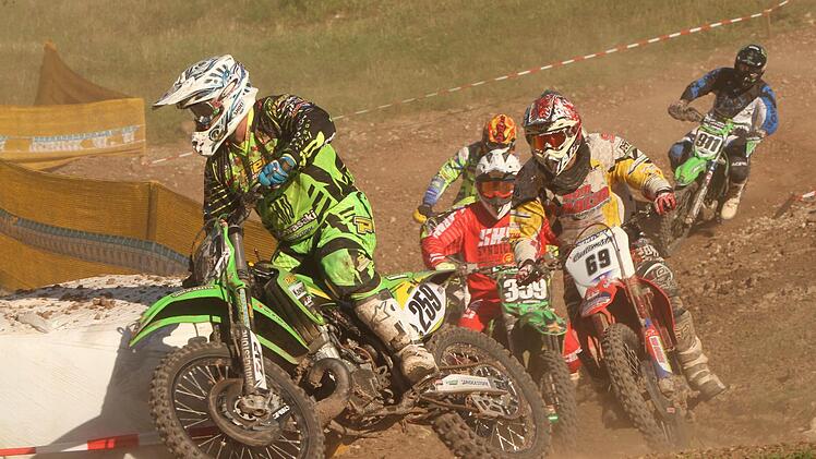 Die Fahrer schenkten sich auf der Strecke nichts und kämpften um die Plätze.