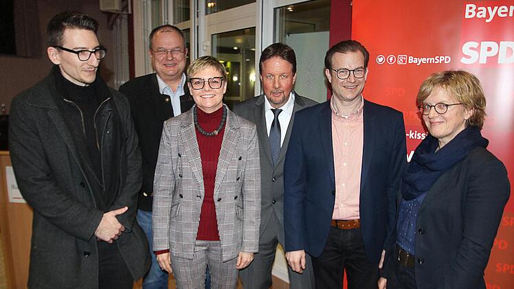 Die SPD-Landesvorsitzende Natascha Kohnen (ganz rechts) war Gast beim  Neujahrsempfang des SPD-Kreisverbandes Bad Kissingen. Von links der Bad  Brückenauer Bürgermeisterkandidat Jan Marberg, der Münnerstädter dritte  Bürgermeister und Bürgermeisterkandidat Axel Knauff, die  Bundestagsabgeordnete Sabine Dittmar, Landratskandidat Tomas Menz und der  SPD-Kreisvorsitzende und Hammelburger Bürgermeisterkandidat Norbert Schaub.  Foto: Dieter Britz