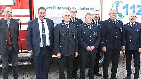 Ehrungen f&uuml;r langj&auml;hrige aktive Dienstzeit in der Feuerwehr (von links): Landrat Christian Mei&szlig;ner, B&uuml;rgermeister Jochen Weber, Siegfried Stettner (Michelau, 40 Jahre), Kreisbrandmeister Tobias Winterbauer, Steffen Lutz (Michelau, 25 Jahre), Krei...