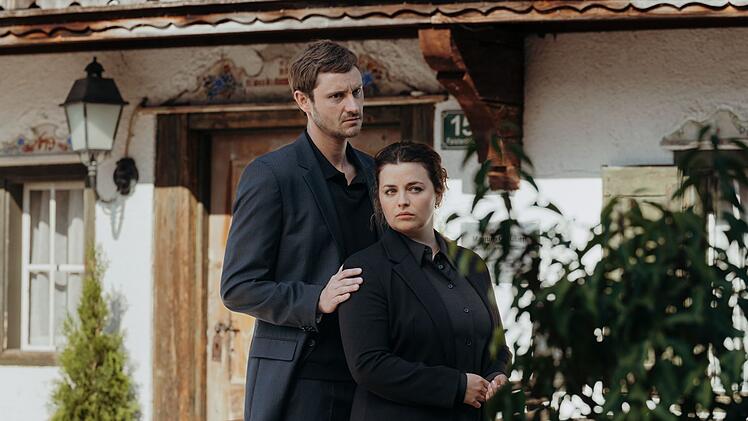 Sei der letzten Staffel ist Lilli Gruber (Ronja Forcher) mit David K&auml;stner (Fr&eacute;d&eacute;ric Brossier), der Sprechstundenhilfe ihres Vaters Martin, liiert. Er st&uuml;tzt sie in dieser schweren Zeit nach dem Tod ihres Gro&szlig;vaters.