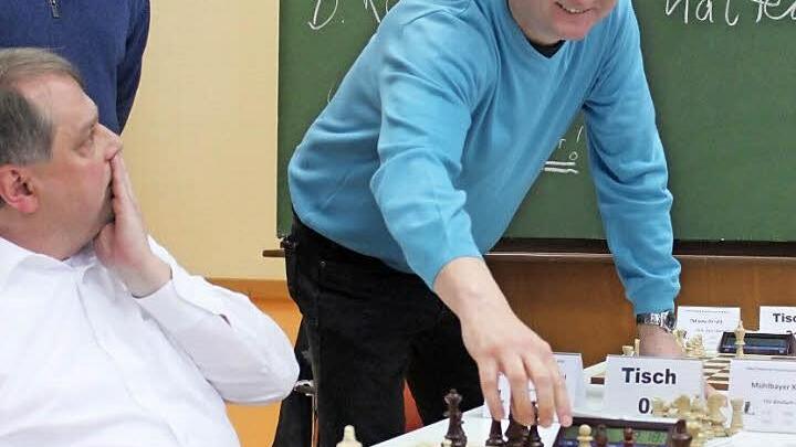 Gerald Löw (r.), Bundesliga-Spieler vom TSV Bindlach, holte sich den oberfränkischen Titel. Foto: Häggberg