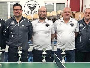Vereinsmeister beim DJK-SV Neufang wurde erneut Michael Kolb (links). Rechts daneben die weiteren Bestplatzierten im Einzel und Doppel mit Nico Trebes, Michael Schneider, Markus Hofmann, Christian Stöcklein, Roland Rehm, Lothar Raab, Udo Trebes und Abteilungsleiter Sebastian Kotschenreuther  Foto: Hans Franz