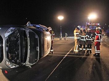 An dieser Stelle wurde der 20-J&auml;hrige &uuml;berrollt und unter dem Pkw eingeklemmt. Foto: Ramona Popp