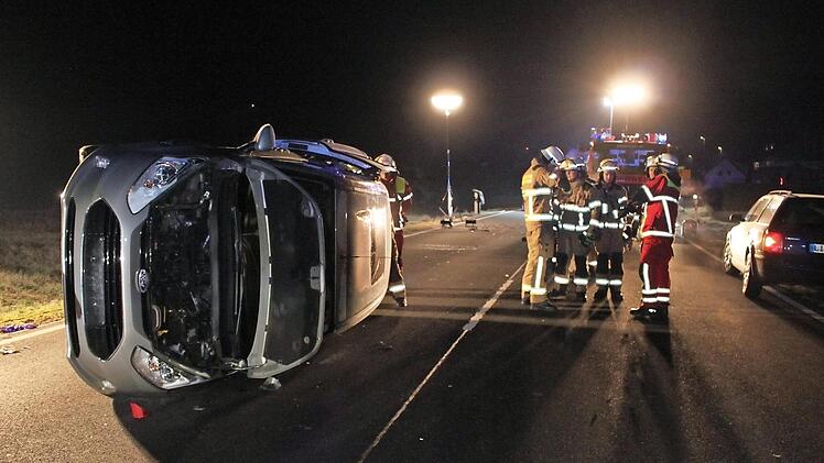 An dieser Stelle wurde der 20-J&auml;hrige &uuml;berrollt und unter dem Pkw eingeklemmt. Foto: Ramona Popp