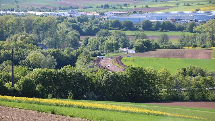 Gegraben haben die Archäologen zwischen A 7 und Gewerbegebiet Westheim.