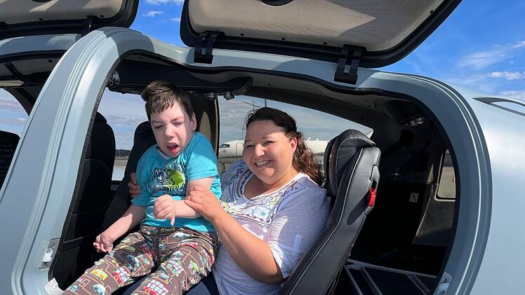 Nürnberg: "Flying Hope" Pilot fliegt schwerkranken Jungen nach Hause - "jetzt ist die Welt in Ordnung"