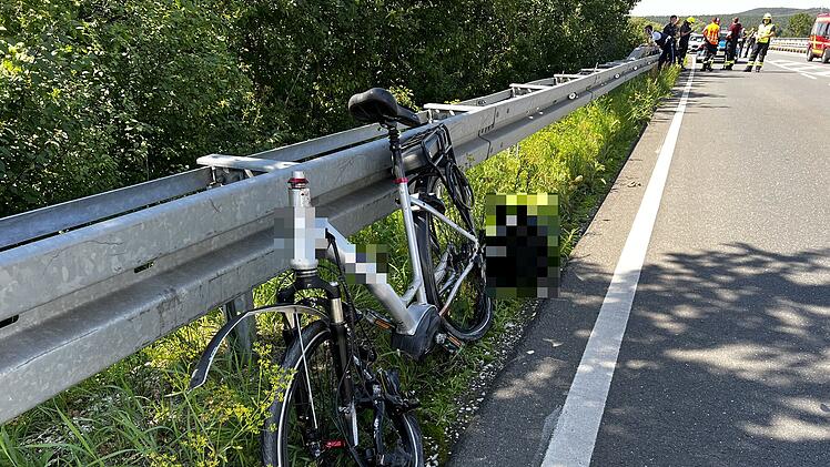 A73-Abfahrt im Kreis Erlangen-H&ouml;chstadt: Lastwagen erfasst Fahrrad