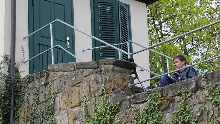 Ehrenplatz: Auf der Stadtmauer neben dem Pfarrgarten-Pavilon.