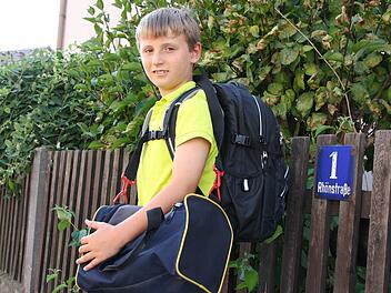 Weil sein Schulweg knapp unter drei Kilometer lang ist, erhält der zehnjährige Tom Zirkenbach keine kostenlosen Bus-Fahrkarten: Zu Fuß von Hausen zum Gymnasium zu laufen sei zumutbar. Foto: Ralf Ruppert