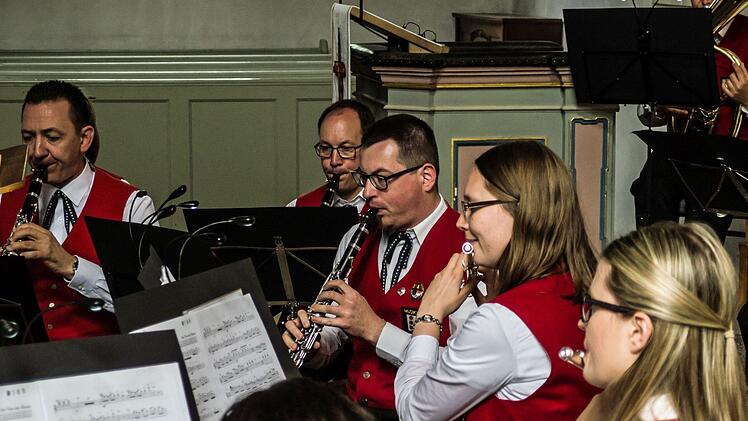 Reichlich Applaus erhielt das Musikverein Stadt Rödental unter Leitung von Lena Wegener bei seinem Konzert in der Heilig-Kreuz-Kirche Coburg.Foto: Jochen Berger
