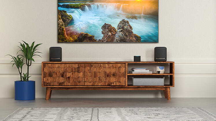 Zeitloses und unauffälliges Design: Der neue Fire TV Cube von Amazon.