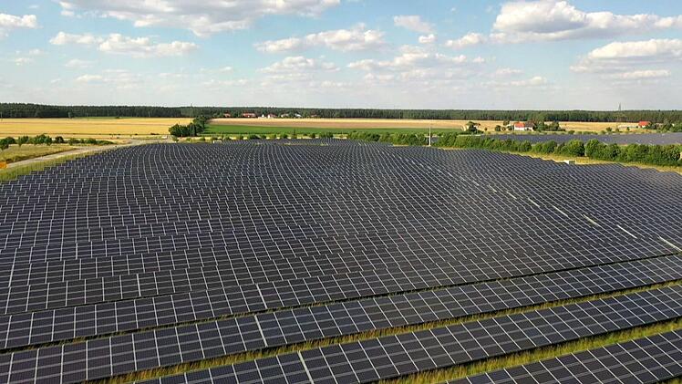 Solarkraftwerk bei Nürnberg: An der Reduktion von Treibhausgasen führt kein vernünftiger Weg vorbei.