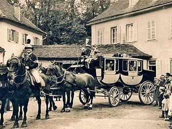 Die Postkutsche bei ihrem Halt in Bad Bocklet im Jahr 1959. Fotos: Dobschütz