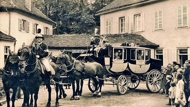 Die Postkutsche bei ihrem Halt in Bad Bocklet im Jahr 1959. Fotos: Dobschütz