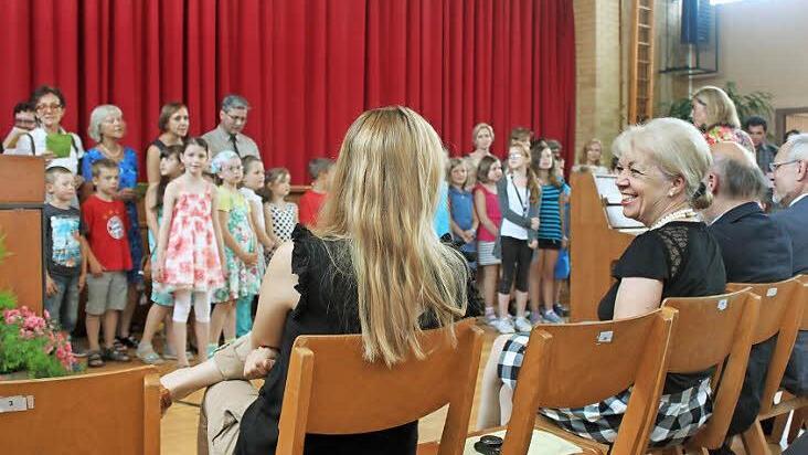 Ende einer Dienstzeit: Hannelore Bauer (rechts) ist mit Leib und Seele Lehrerin und Schulleiterin gewesen, aber sie freut sich auch auf ihren Ruhestand. Foto: Thomas Ahnert