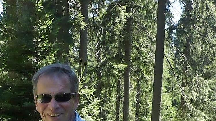 Edgar Eckert kennt die schönsten Wanderwege im Fichtelgebirge. Fotos: Diana Fuchs