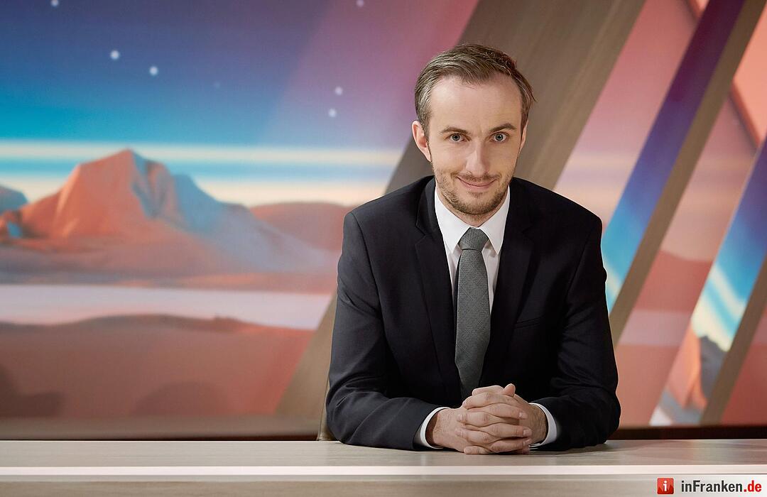 Jan Böhmermann gibt sein Schmähgedicht über Erdogan zum Besten