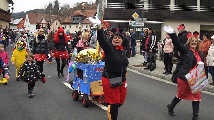 Impressionen vom Faschingsumzug in Steinwiesen. Foto: Susanne Deuerling