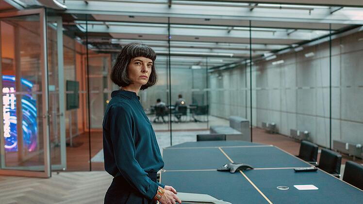 Was genau treibt die Gesch&auml;ftsf&uuml;hrerin von Prometheus, Viola Berger (Sarah Hostettler)? Ausgangspunkt des "Tatort"-Zweiteilers war der Mord an ihrer Mitarbeiterin.