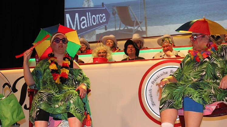 Zwei lustige Witwen: Caroline Ehrsam und Simone Fehn