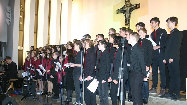 Stimmgewaltig präsentierte sich der Kammerchor der Realschule CO I beim diesjährigen Weihnachtskonzert. Foto: Martin Rebhan