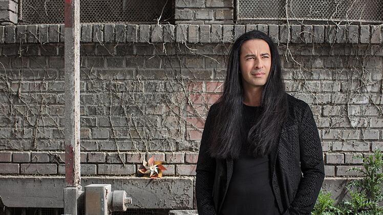 Bülent Ceylan gibt im Interview auch seine Tipps für geschmeidiges Haar weiter.  Foto: Gaudenz Danuser