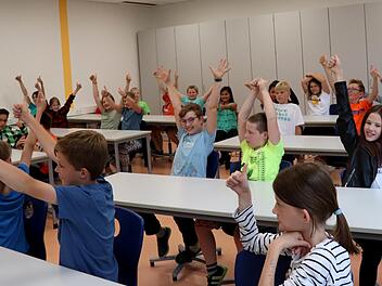 Alle Daumen nach oben: Die größte Zustimmung fand die Kinderspielstadt "Röbalino". Fotos: Johanna Blum