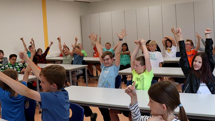 Alle Daumen nach oben: Die größte Zustimmung fand die Kinderspielstadt "Röbalino". Fotos: Johanna Blum