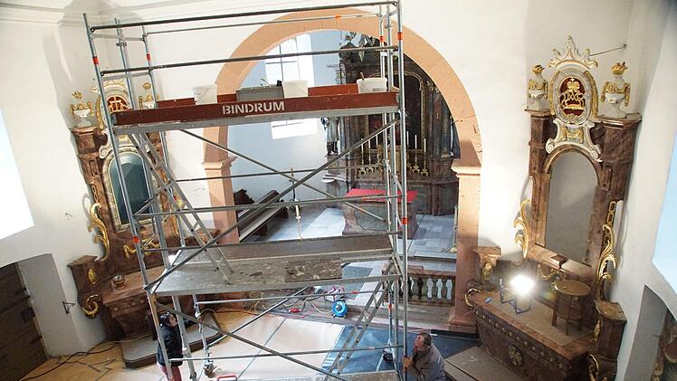 Die Altarnischen im Kirchenraum sind leer geräumt. Foto: Arkadius Guzy