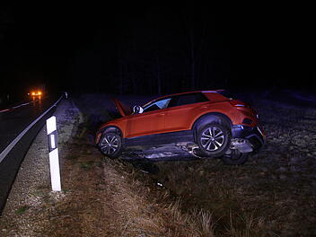 Kreis Ansbach: Senior (89) übersieht Kreisverkehr - Ehefrau verletzt