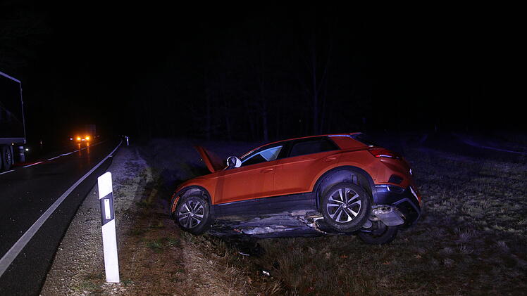 Kreis Ansbach: Senior (89) übersieht Kreisverkehr - Ehefrau verletzt