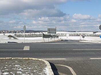 An der Kreuzung der KG 43 von Eltingshausen nach Rottershausen mit der früheren B19 soll ein Kreisverkehr entstehen. Foto: Stefan Geiger