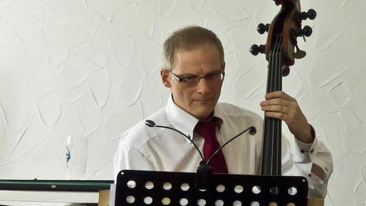 Dietmar Engels am KontrabassFoto: Jochen Berger