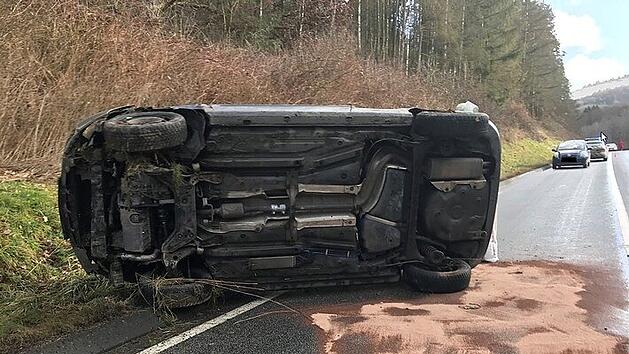 Autounfall auf der Bundesstraße 48 zwischen Imsweiler und Schweisweiler durch Überolmanöver.