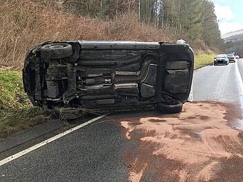 Autounfall auf der Bundesstraße 48 zwischen Imsweiler und Schweisweiler durch Überolmanöver.