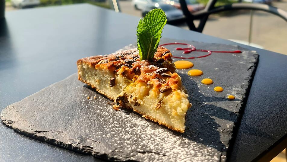 Eine Spargel-Lachs-Tarte schmeckt immer lecker und leicht. Eine Spargel-Lachs-Tarte schmeckt immer lecker und leicht.