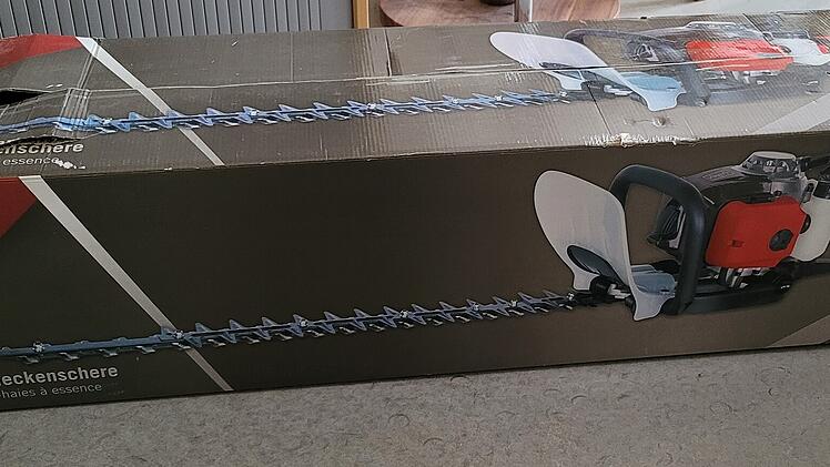 Tatverd&auml;chtige fl&uuml;chten und lassen Heckenschere zur&uuml;ck