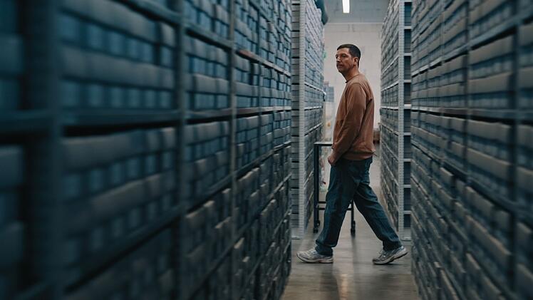 Reporter Thilo Mischke geht in den Arolsen Archives, dem gr&ouml;&szlig;ten Archiv &uuml;ber Opfer und &Uuml;berlebende des Nationalsozialismus, auf Recherche.