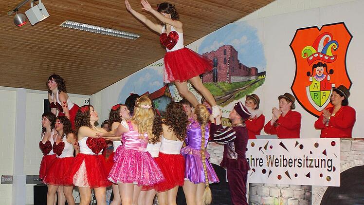 Die Auraer "Dance Generation" brillierte mit ihrem "Herzblatt im Märchenland. Foto: Winfried Ehling
